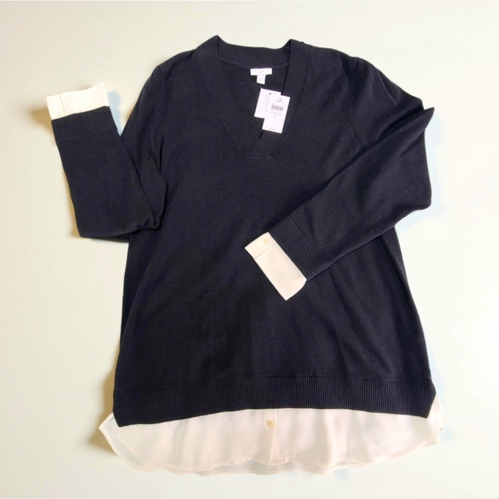 NWT V-Neck Contrast Black and Off White Sweater